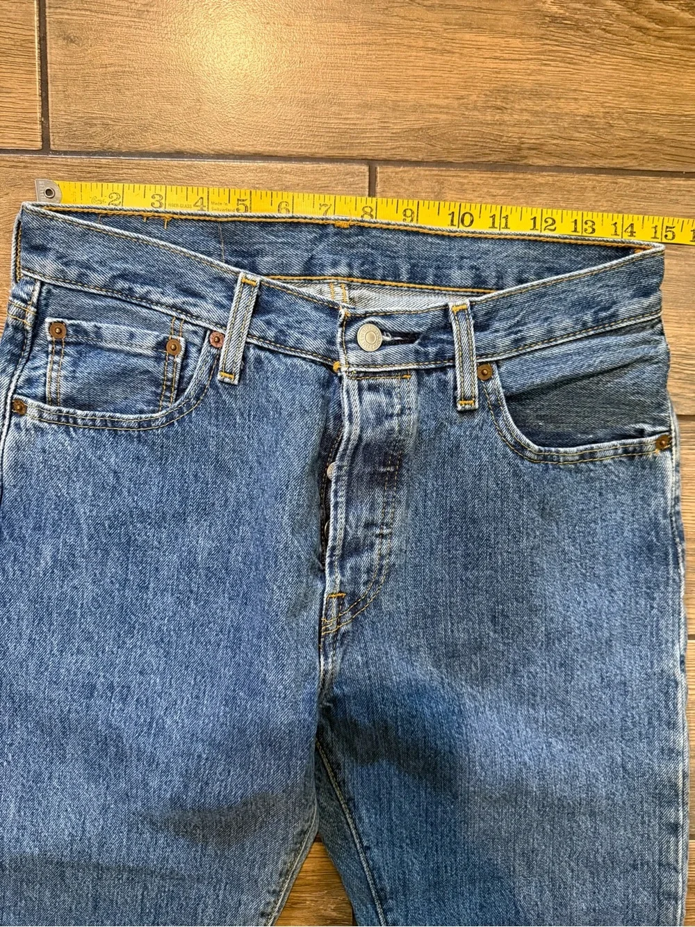 Vintage Levis 501 Jeans Medium Wash Denim Y2K.